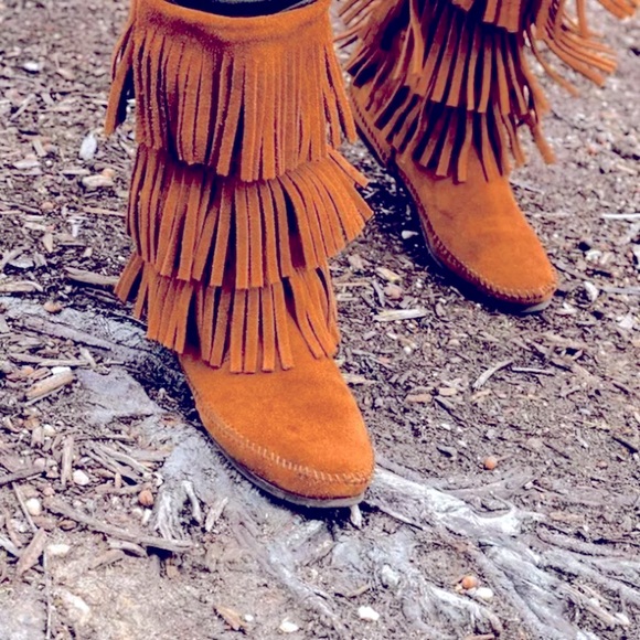 Minnetonka Fringe Moccasin Boots - Picture 1 of 8